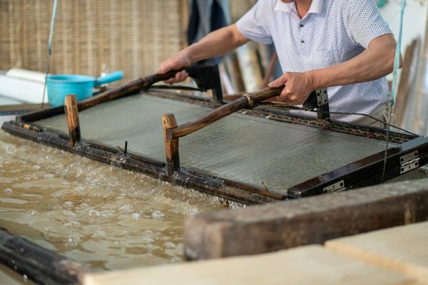 Où trouver des ateliers de fabrication de papier traditionnel au Japon ?